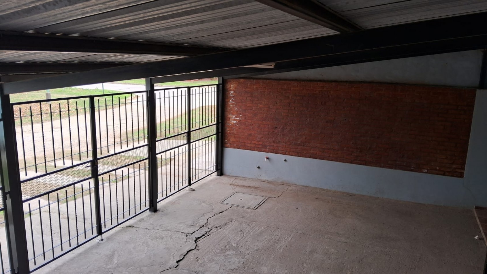 DEPARTAMENTO EN PLANTA BAJA CON COCHERA Y PATIO, BARRIO LOYOLA , SANTO TOME