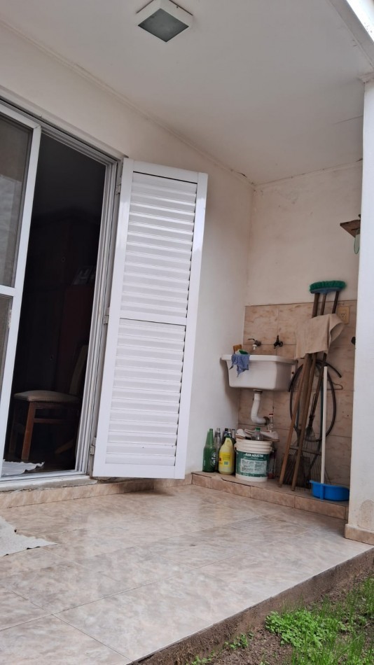 DEPARTAMENTO EN PLANTA BAJA CON COCHERA Y PATIO, BARRIO LOYOLA , SANTO TOME