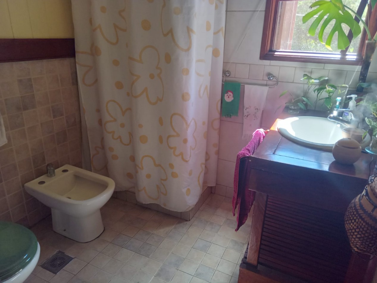 CASA DE CATEGORIA Y DEPARTAMENTO CON PISCINA Y TERRENO, RUTA 1, SANTA FE