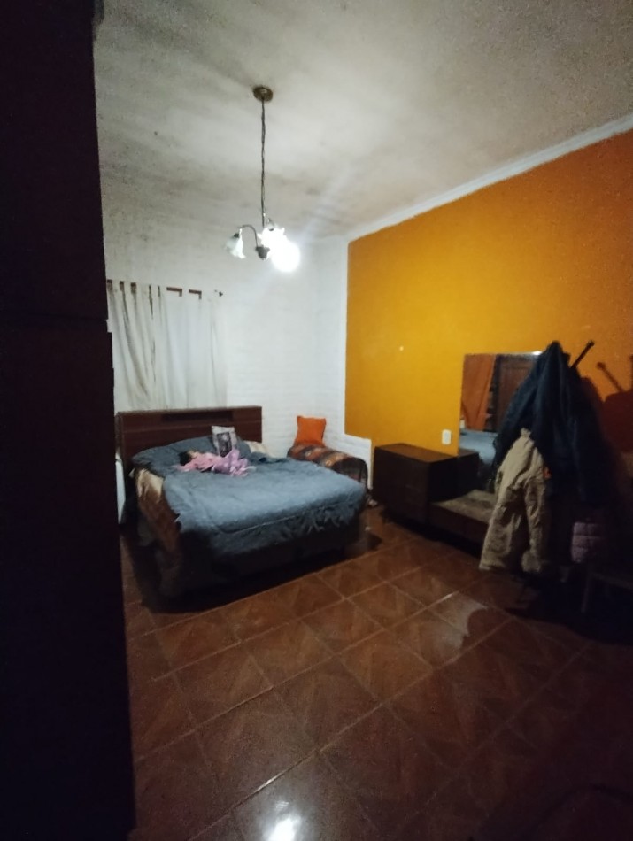 CASA AL FRENTE EN BARRIO SARGENTO CABRAL, SANTA FE