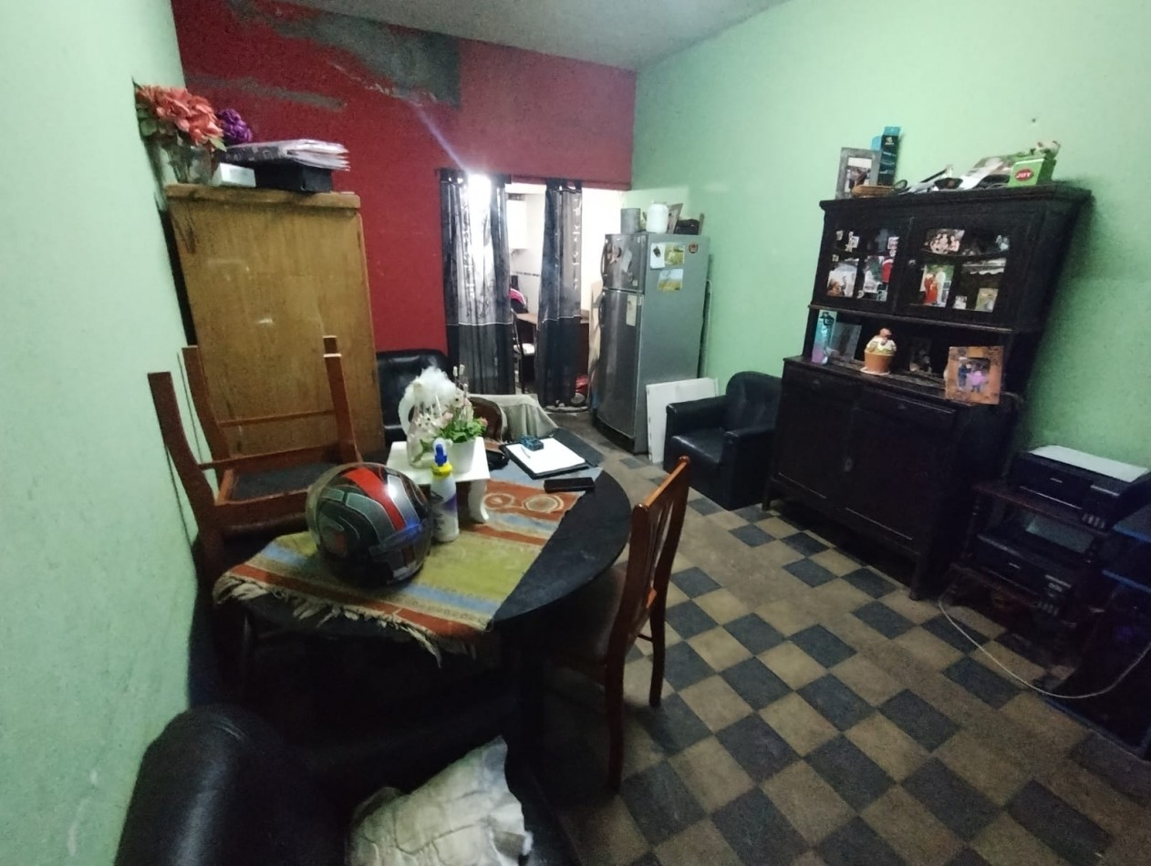 CASA AL FRENTE EN BARRIO SARGENTO CABRAL, SANTA FE