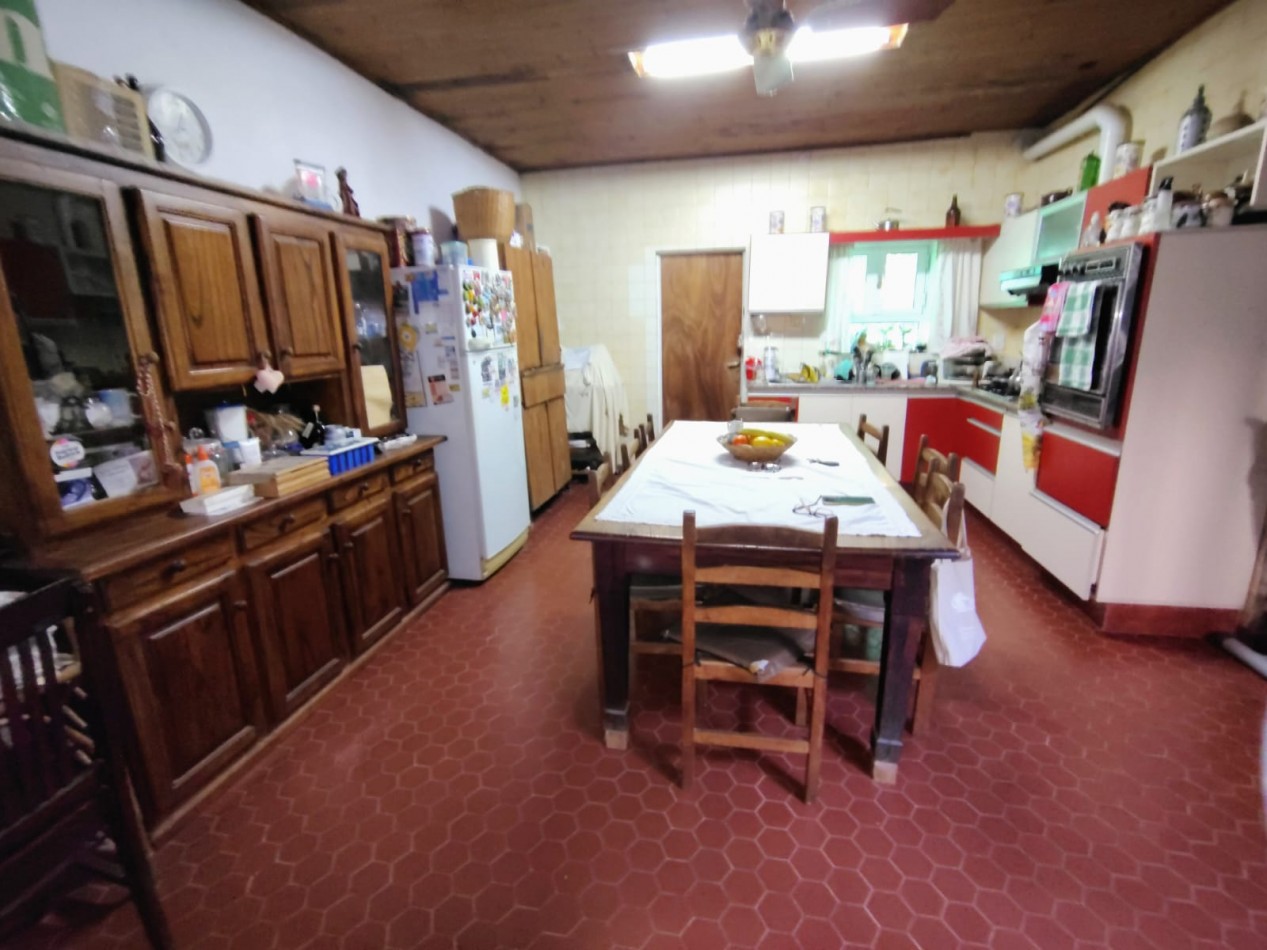 CASA CON GRAN TERRENO  BARRIO FOMENTO 9 DE JULIO 