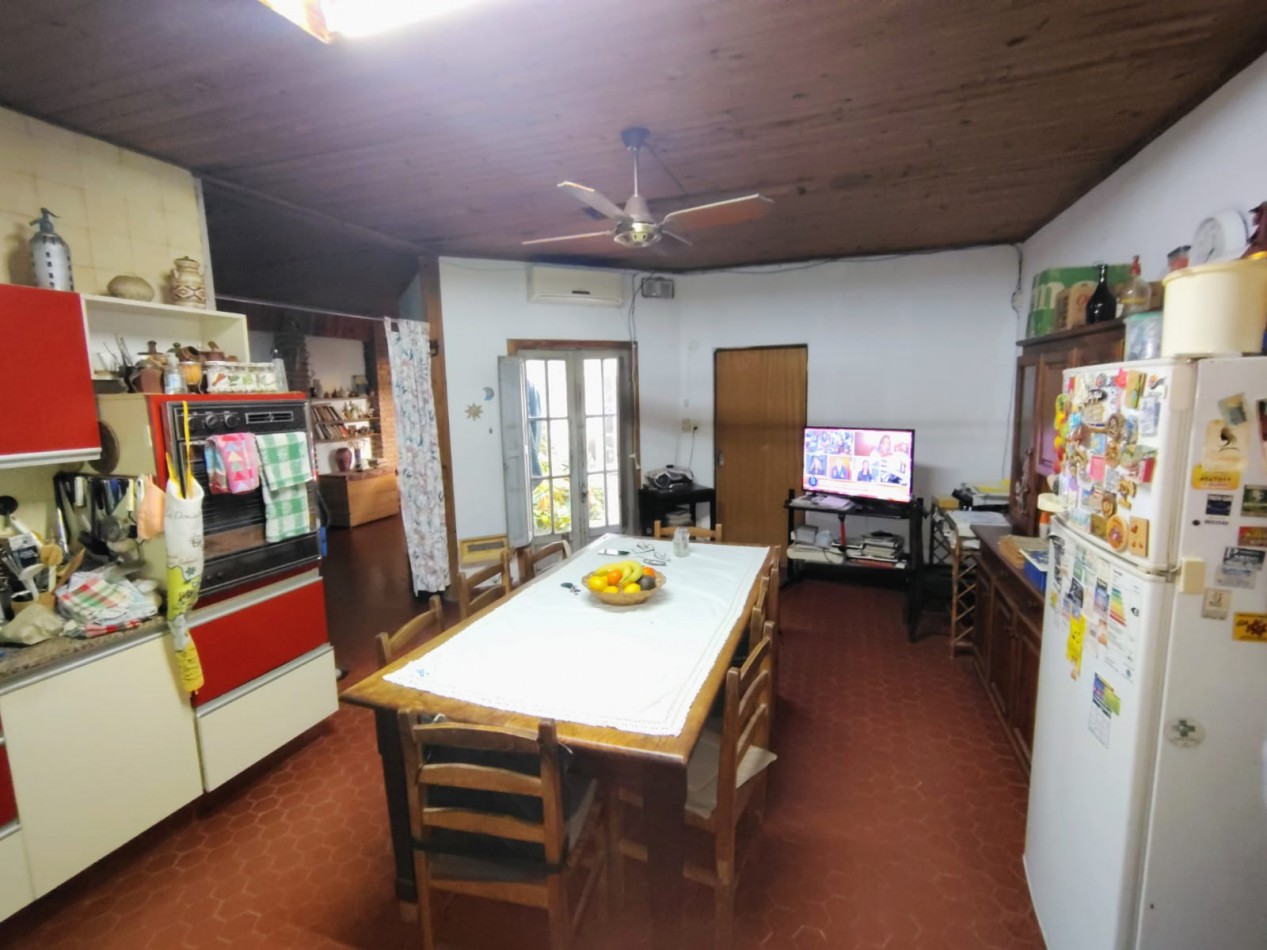 CASA CON GRAN TERRENO  BARRIO FOMENTO 9 DE JULIO 