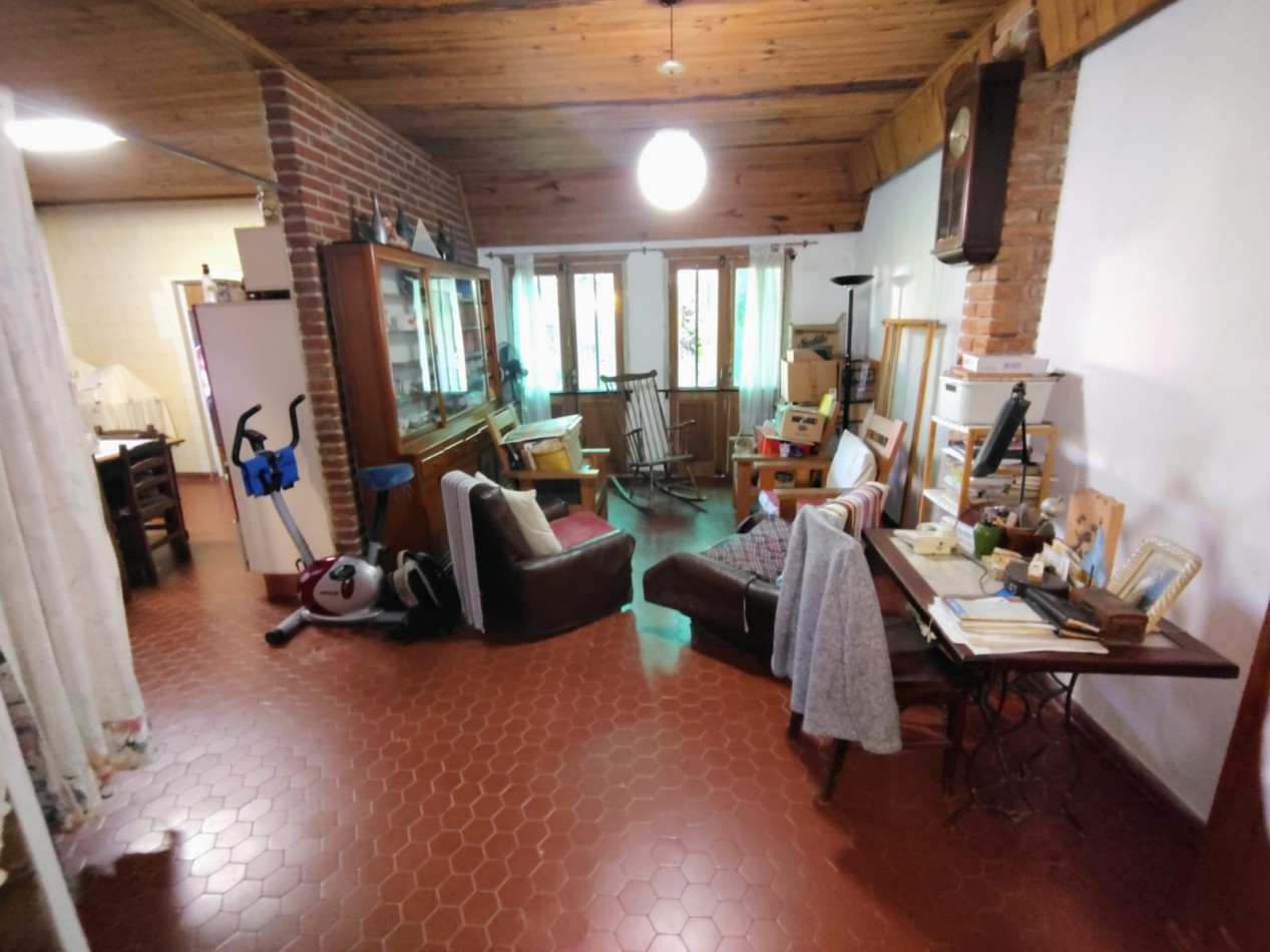 CASA CON GRAN TERRENO  BARRIO FOMENTO 9 DE JULIO 