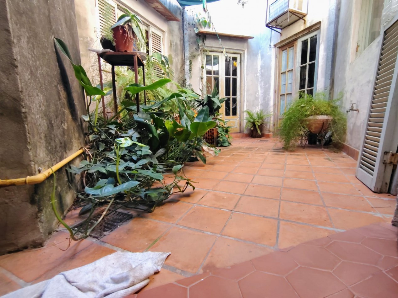CASA CON GRAN TERRENO  BARRIO FOMENTO 9 DE JULIO 