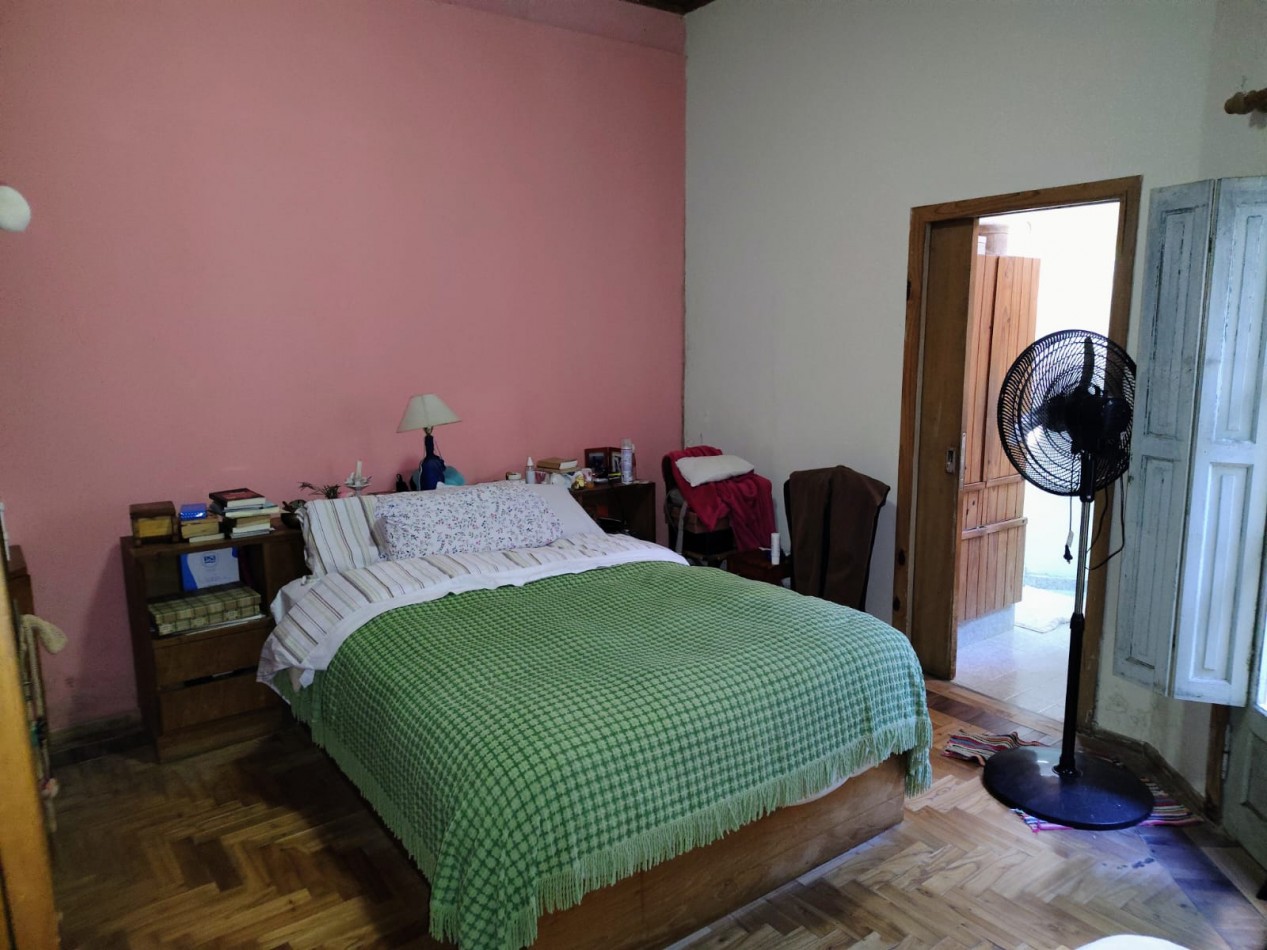 CASA CON GRAN TERRENO  BARRIO FOMENTO 9 DE JULIO 