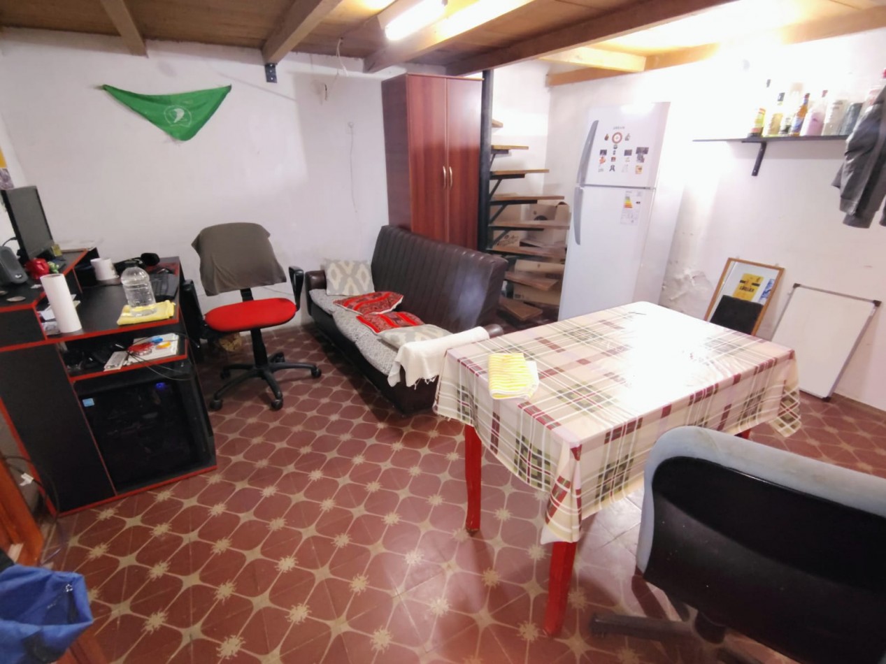 CASA CON GRAN TERRENO  BARRIO FOMENTO 9 DE JULIO 
