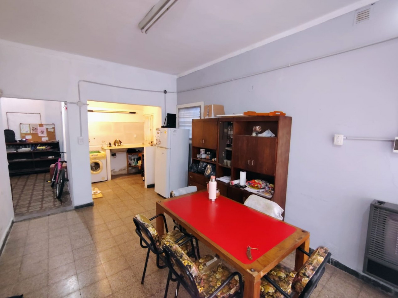 CASA CON GRAN TERRENO  BARRIO FOMENTO 9 DE JULIO 