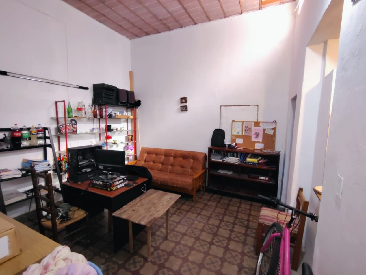 CASA CON GRAN TERRENO  BARRIO FOMENTO 9 DE JULIO 