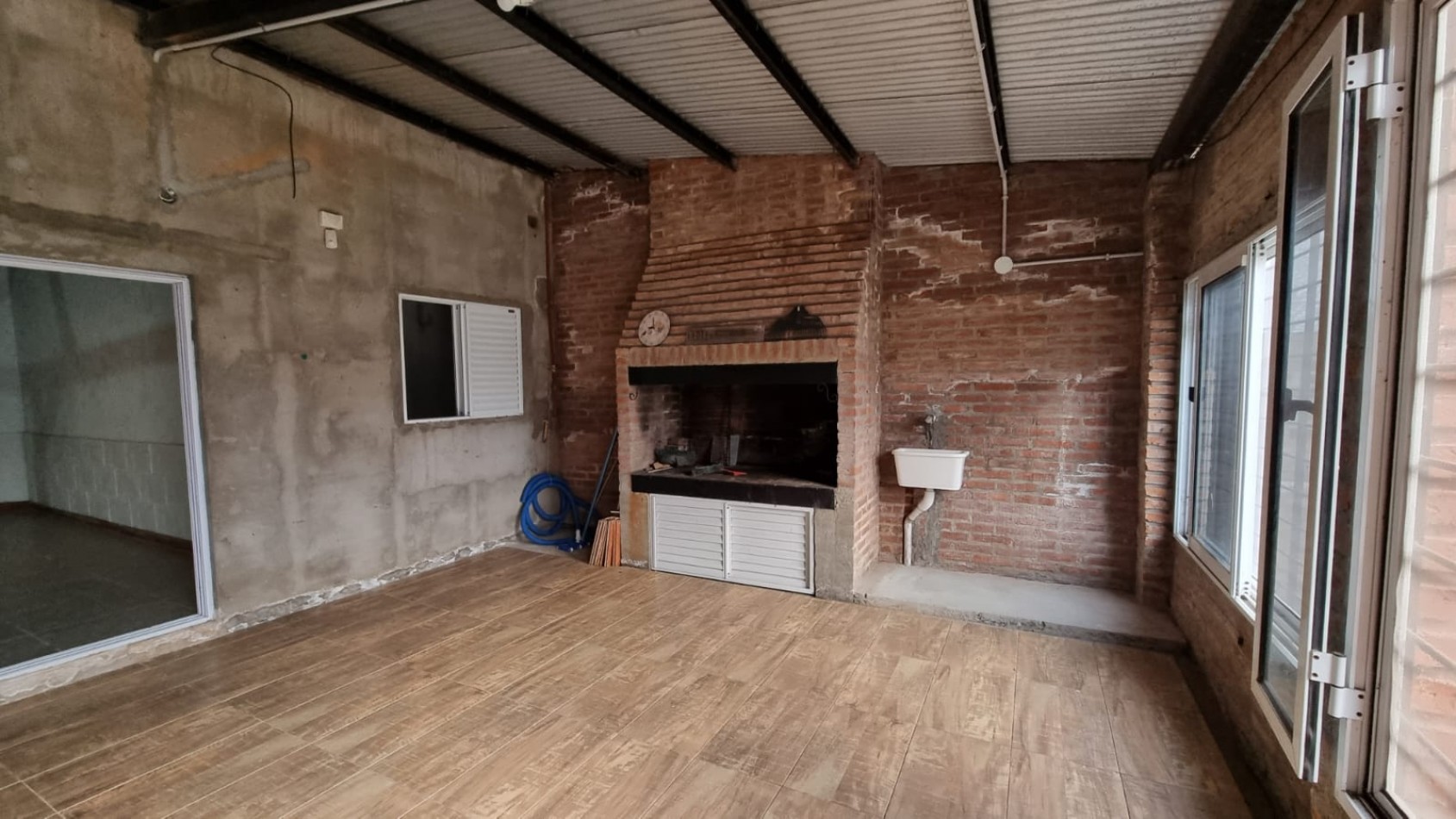 CASA EN VENTA EN SAUCE VIEJO - EXCELENTE UBICACION Y COMODIDAD