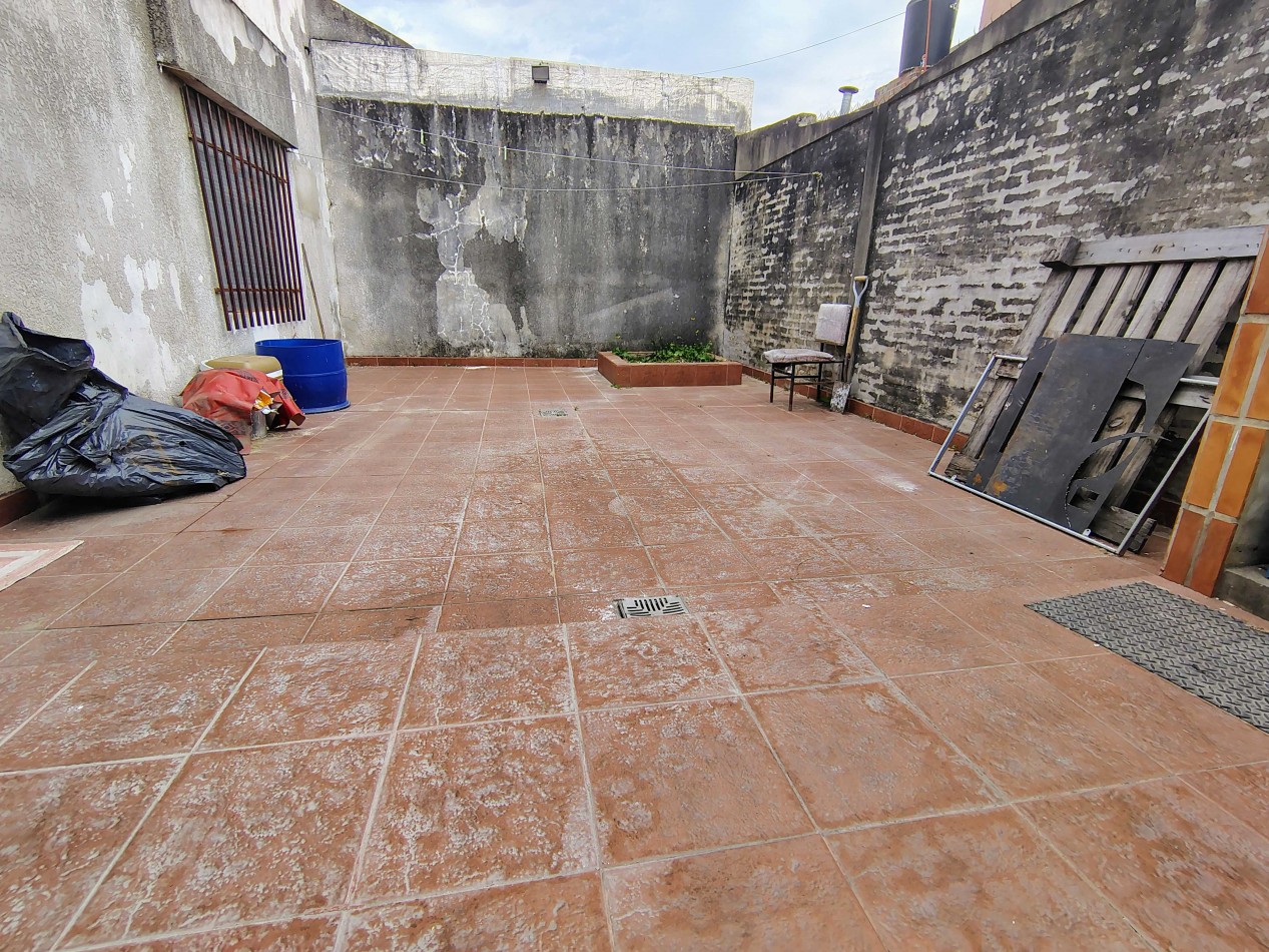 Casa de 2 dormitorios y patio en Maria Selva 