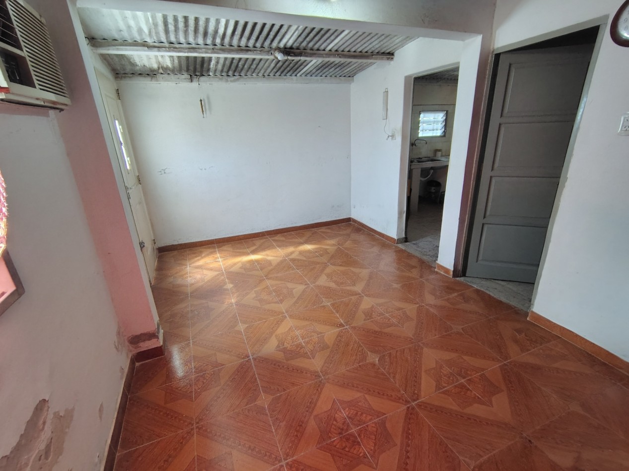 Casa en esquina con amplio terreno y gran patio en Santa Fe - ideal para ampliar