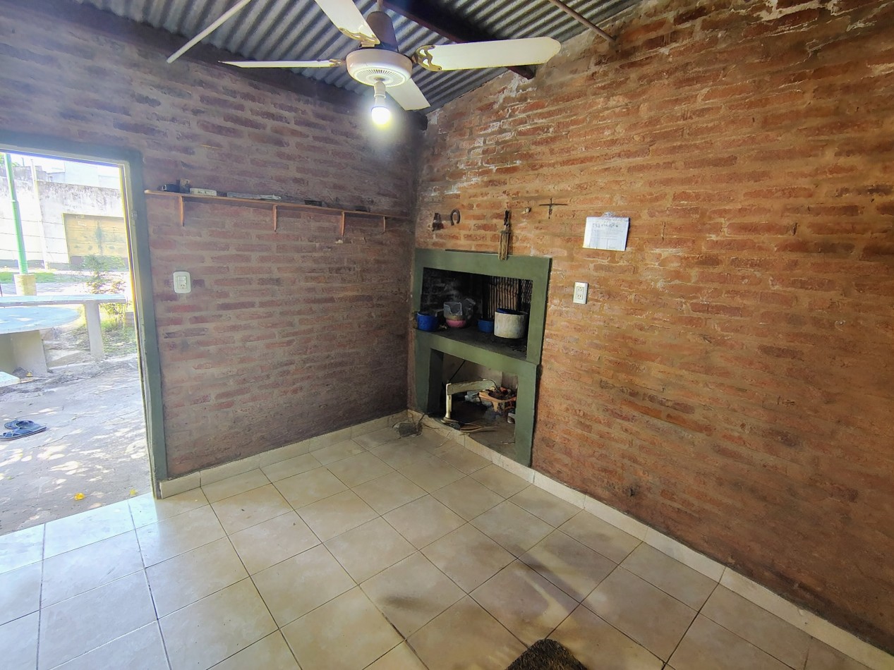 Casa en esquina con amplio terreno y gran patio en Santa Fe - ideal para ampliar