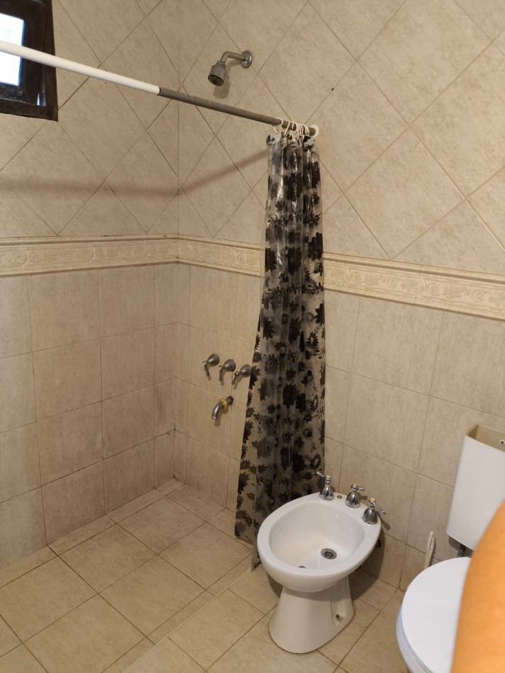 CASA CON PISCINA Y ESPACIO VERDE, SAUCE VIEJO