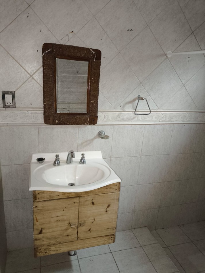 CASA CON PISCINA Y ESPACIO VERDE, SAUCE VIEJO