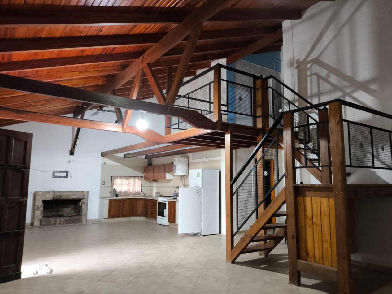 CASA CON PISCINA Y ESPACIO VERDE, SAUCE VIEJO