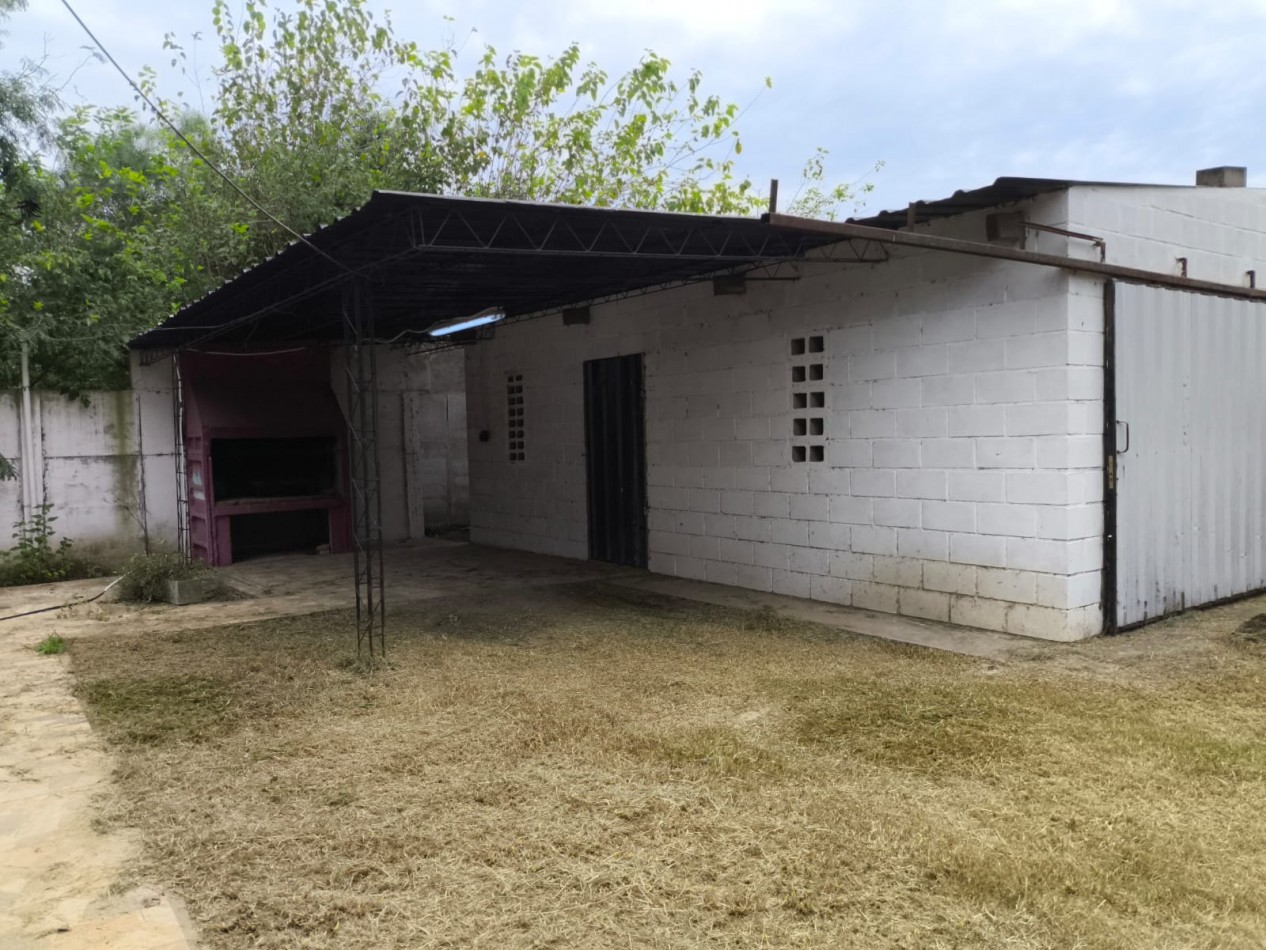 CASA CON PISCINA Y ESPACIO VERDE, SAUCE VIEJO