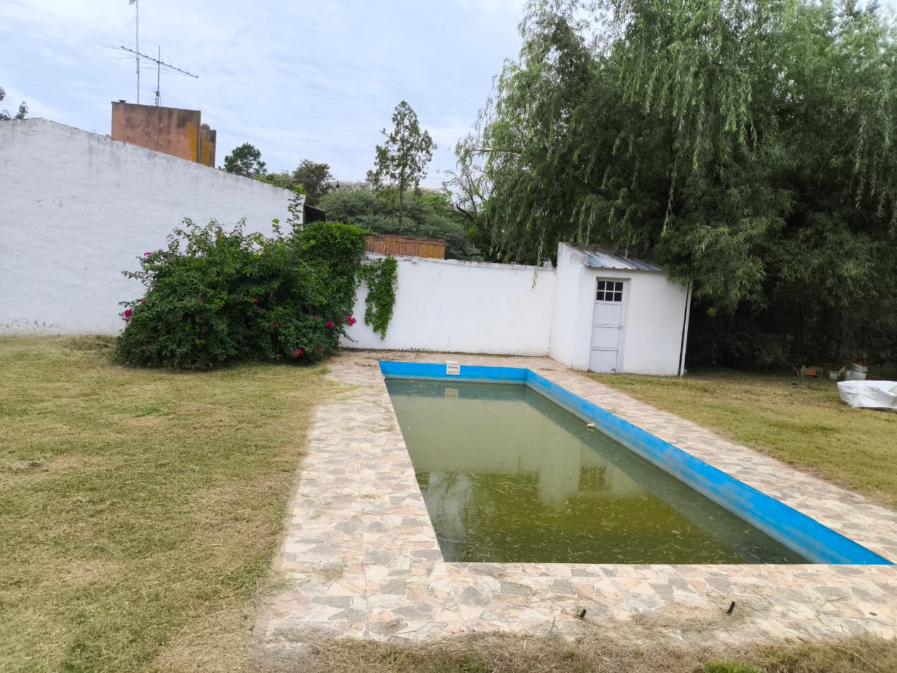 CASA CON PISCINA Y ESPACIO VERDE, SAUCE VIEJO