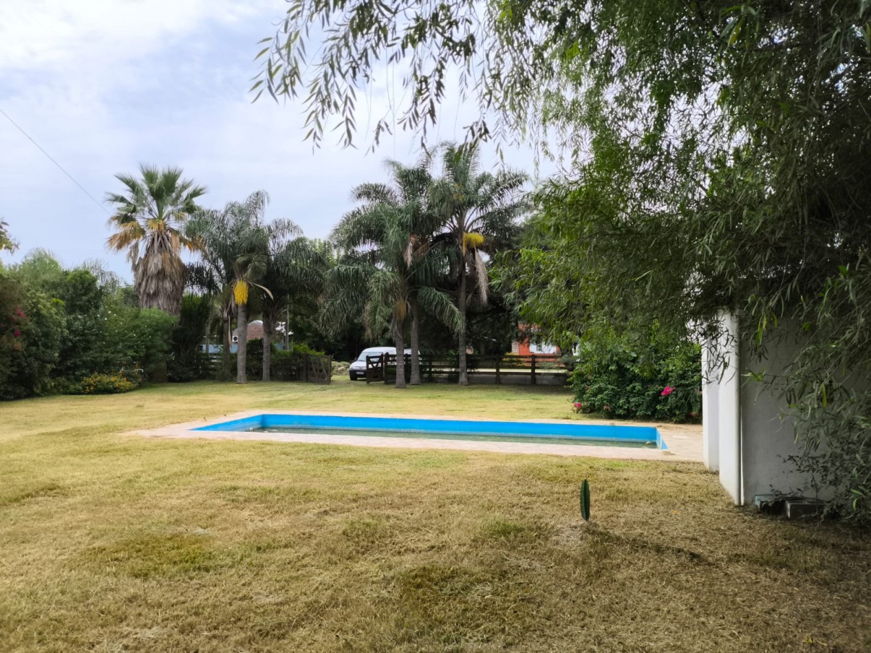 CASA CON PISCINA Y ESPACIO VERDE, SAUCE VIEJO
