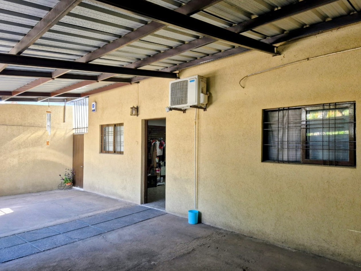 CASA DE DOS DORMITORIOS, CON PATIO Y COCHERA, SANTA FE