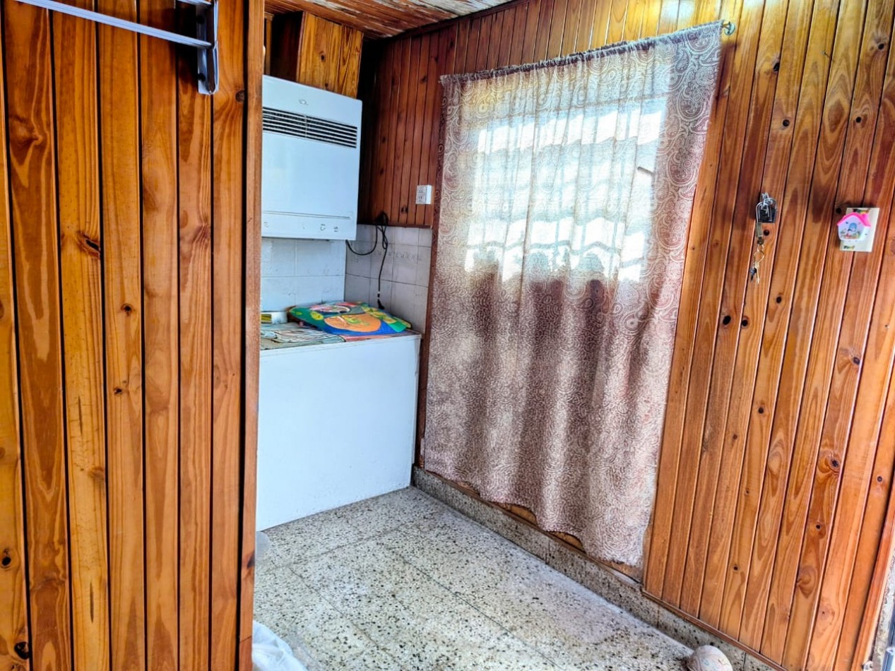 CASA DE DOS DORMITORIOS, CON PATIO Y COCHERA, SANTA FE