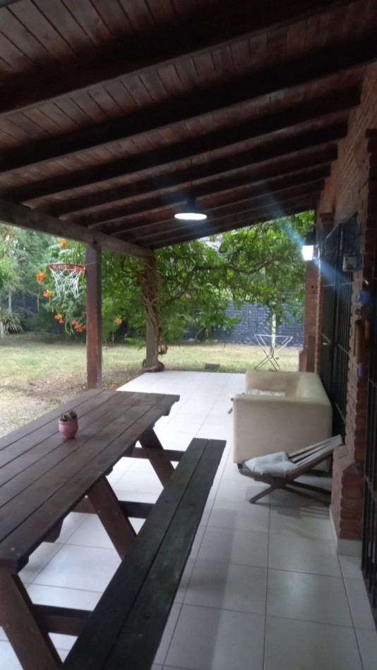 CASA QUINTA DE 2 DORMITORIOS CON PISCINA EN DESVIO ARIJON