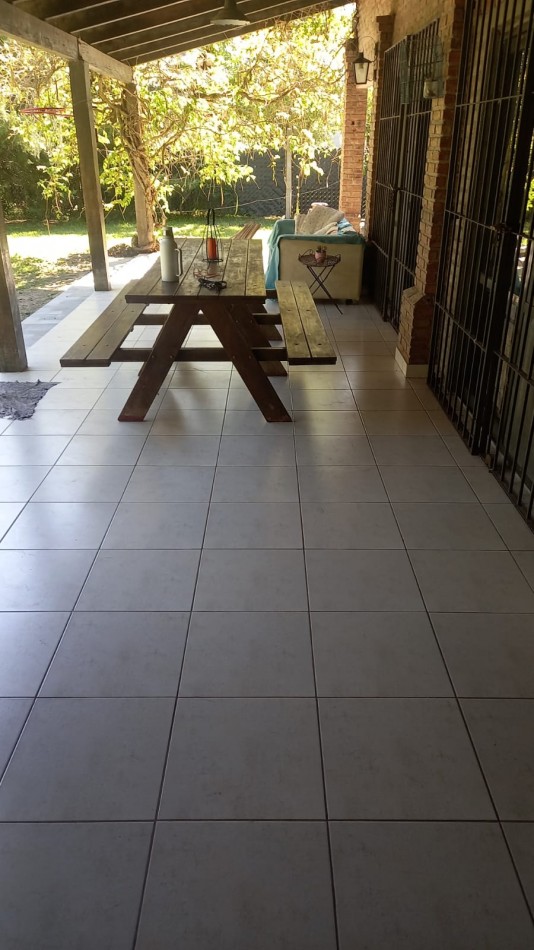 CASA QUINTA DE 2 DORMITORIOS CON PISCINA EN DESVIO ARIJON