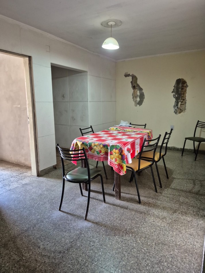 CASA CON DPTO EN ZONA NORTE, SANTA FE