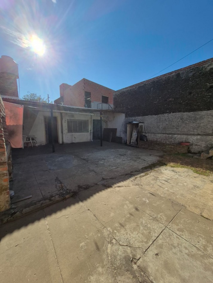 CASA CON DPTO EN ZONA NORTE, SANTA FE