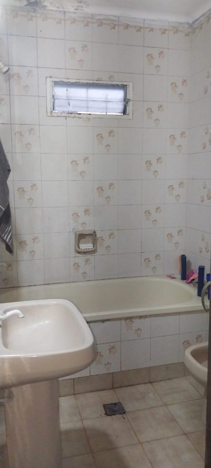 CASA DE 3 DORMITORIOS EN VENTA - SANTA FE  