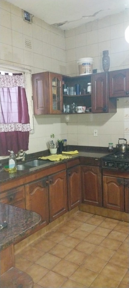 CASA DE 3 DORMITORIOS EN VENTA - SANTA FE  