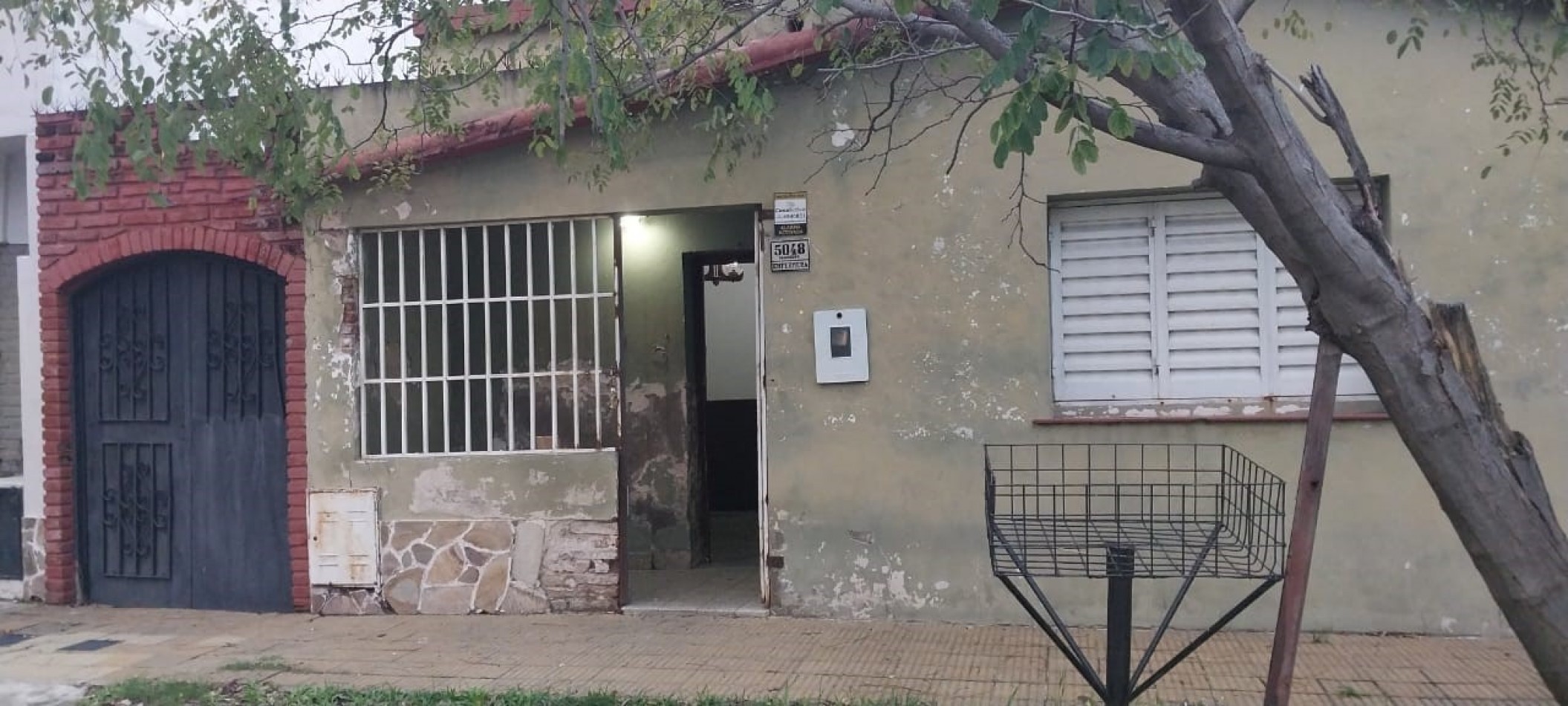 CASA DE 3 DORMITORIOS EN VENTA - SANTA FE  