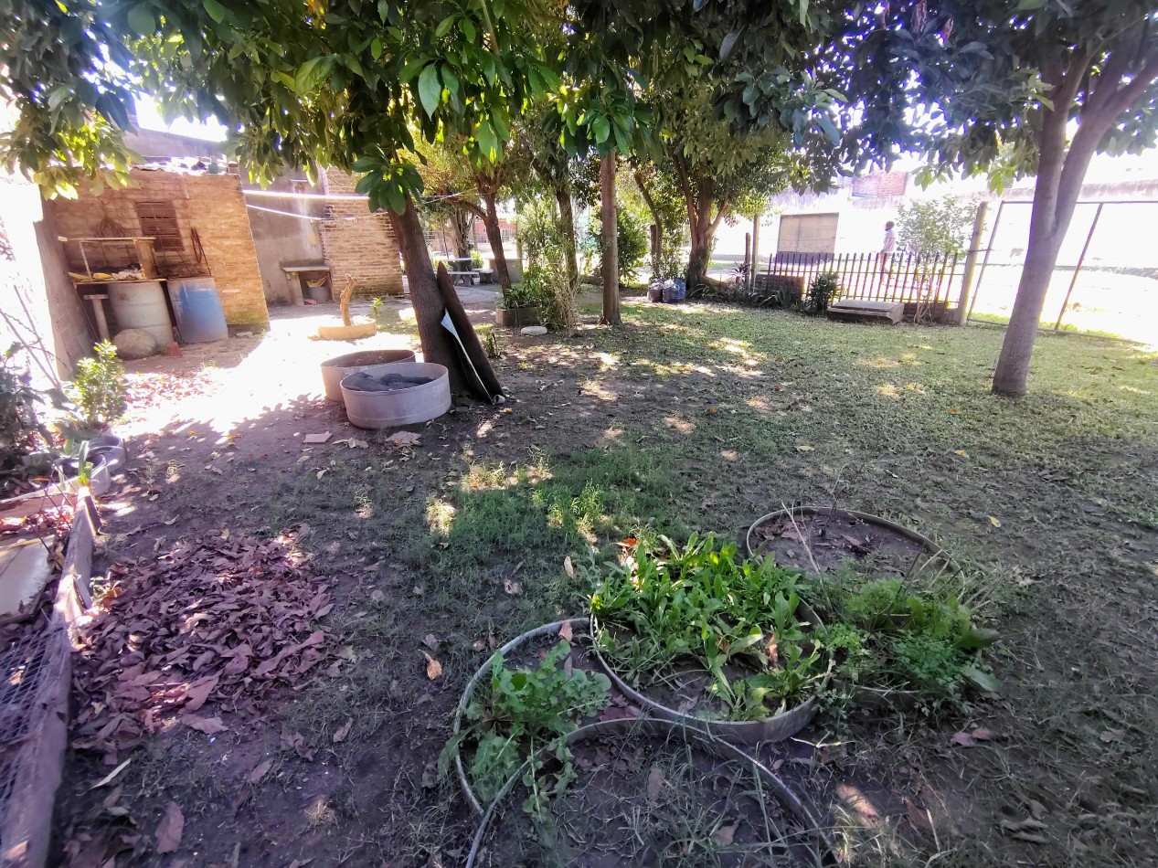 Casa en esquina con amplio terreno de 330 m² Gran potencial  