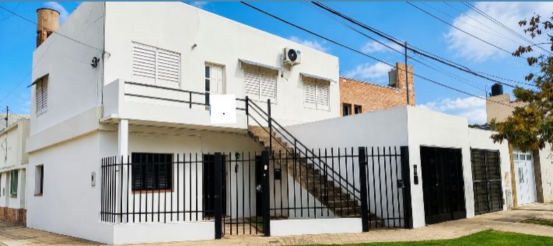 Casa en Planta Baja y Planta Alta, al frente en Santa Fe