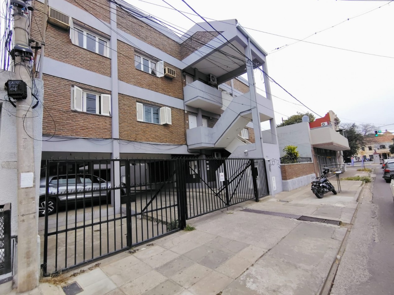 Departamento 2 dormitorios con cochera frente al Hospital Cullen | Macrocentro