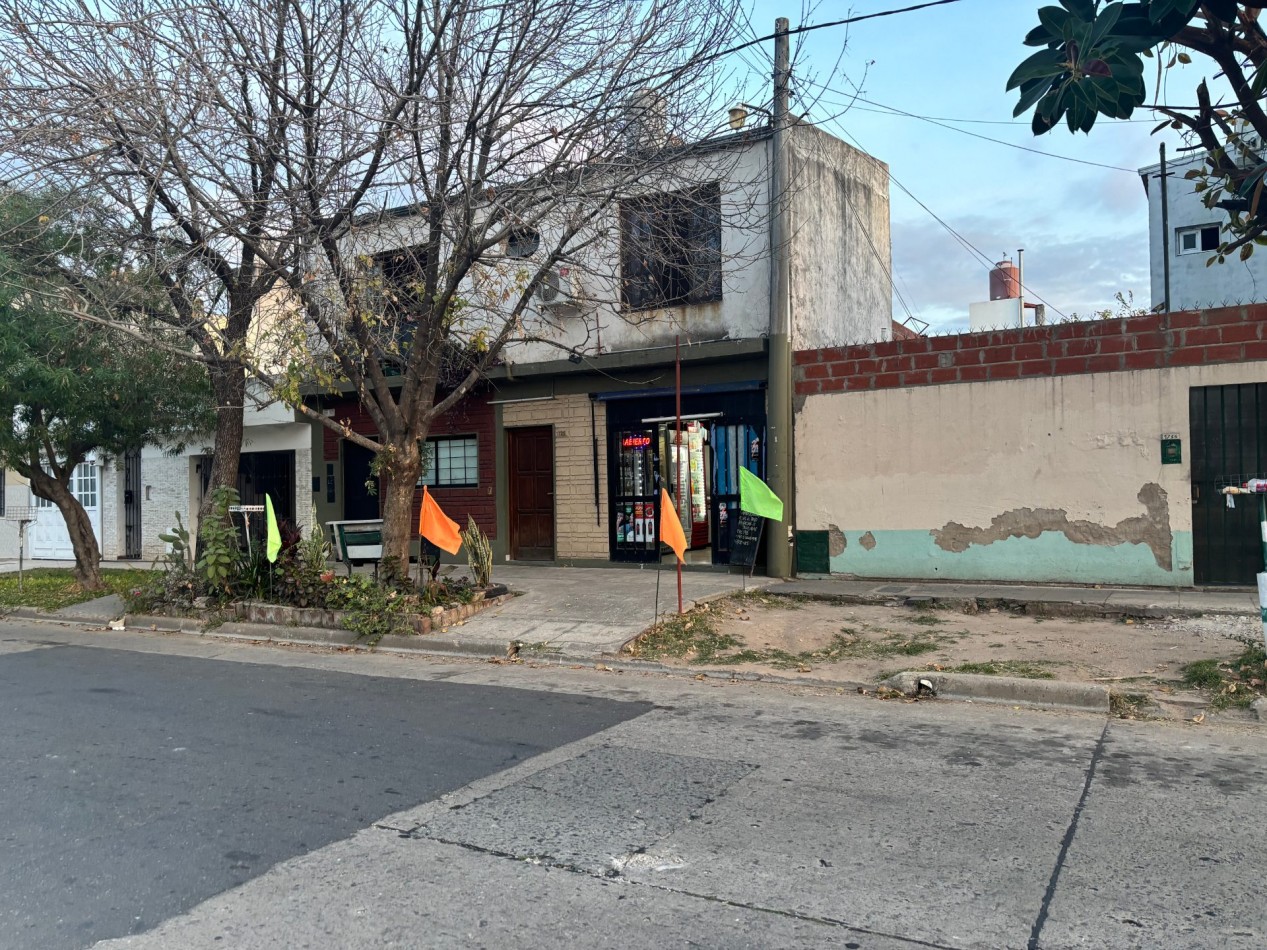 CASA DOBLE EN B° MARIA SELVA - SANTA FE