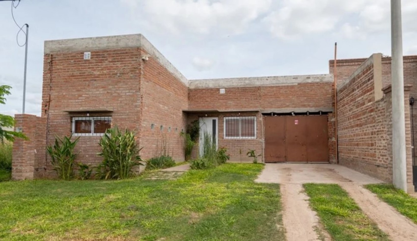 Casa a estrenar 2 dormitorios , cochera y patio - Praderas