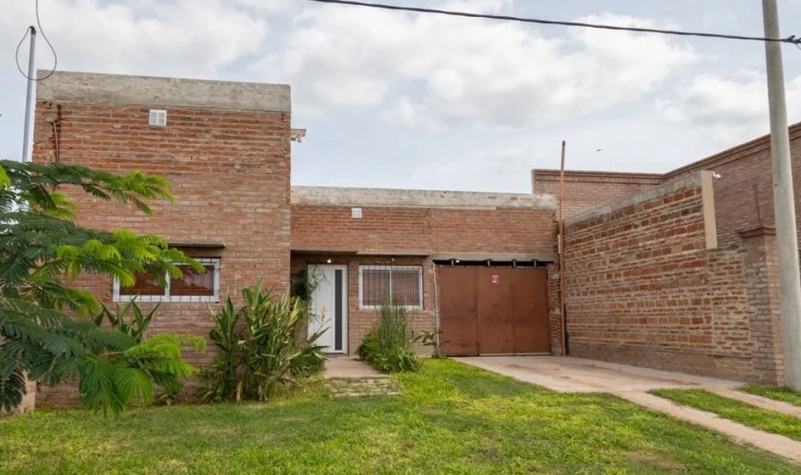 Casa a estrenar 2 dormitorios , cochera y patio - Praderas