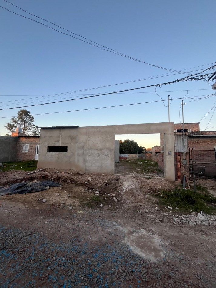 CASA EN CONSTRUCCION EN ZONA NORTE - SANTA FE