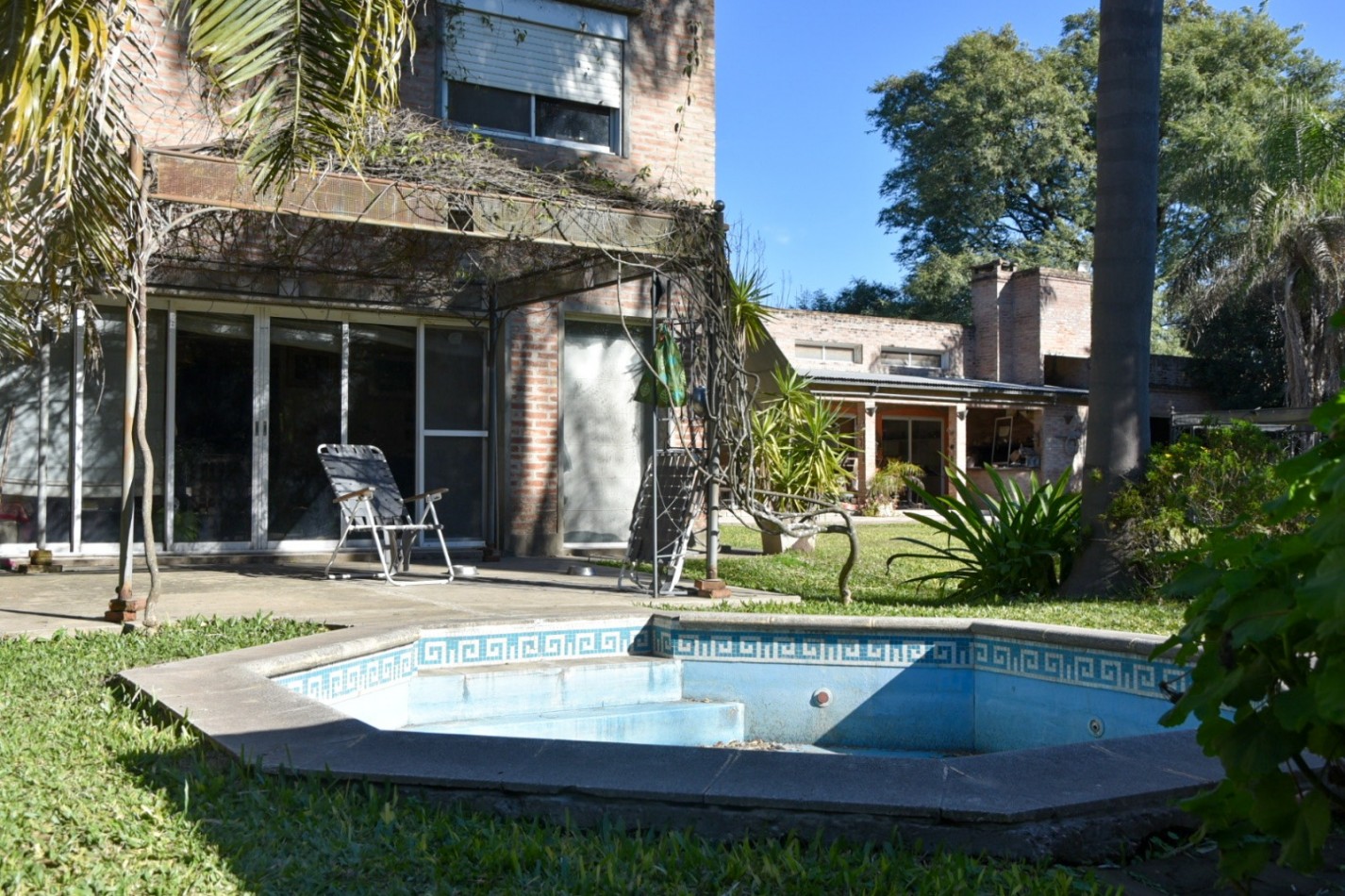 CASA DE DOS PLANTAS, PISCINA Y PARQUIZADO, SAUCE VIEJO