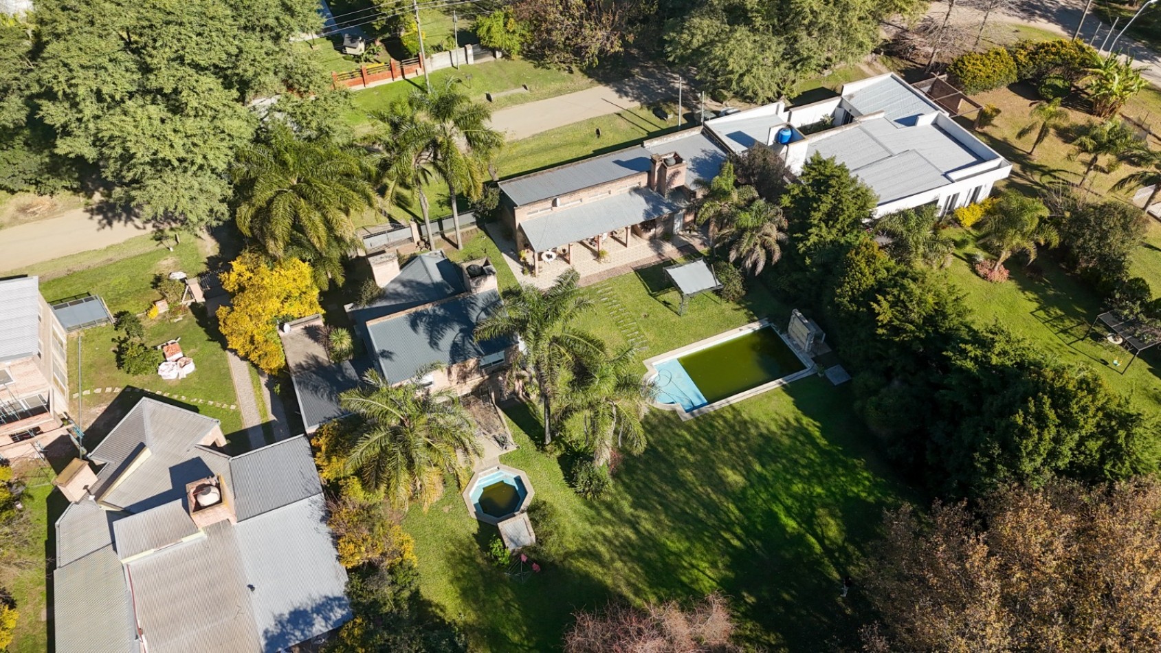 CASA DE DOS PLANTAS, PISCINA Y PARQUIZADO, SAUCE VIEJO