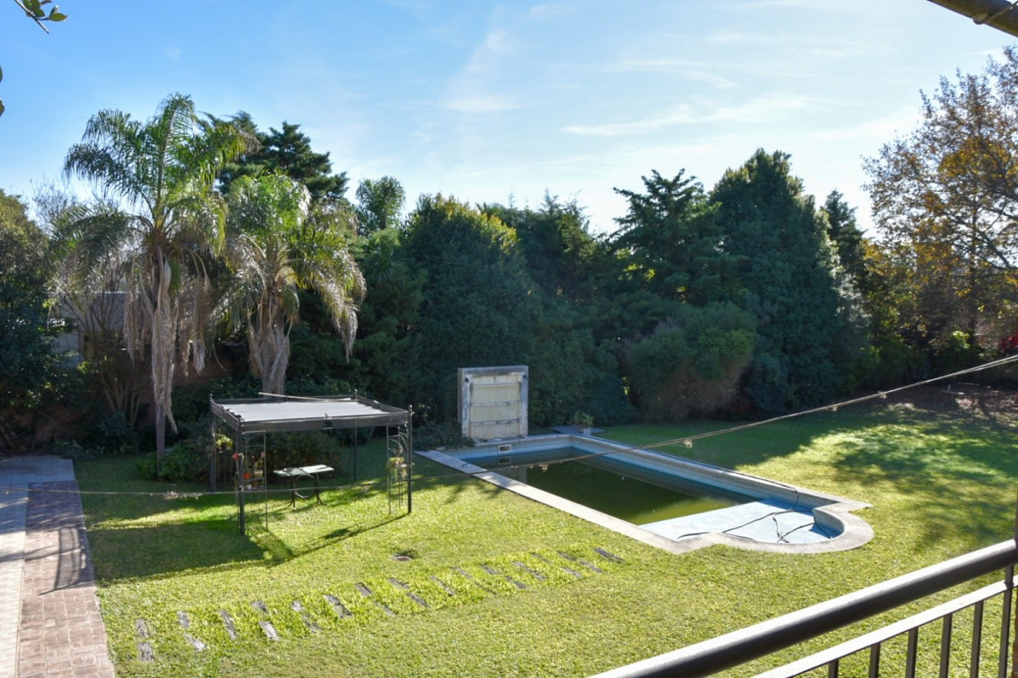 CASA DE DOS PLANTAS, PISCINA Y PARQUIZADO, SAUCE VIEJO