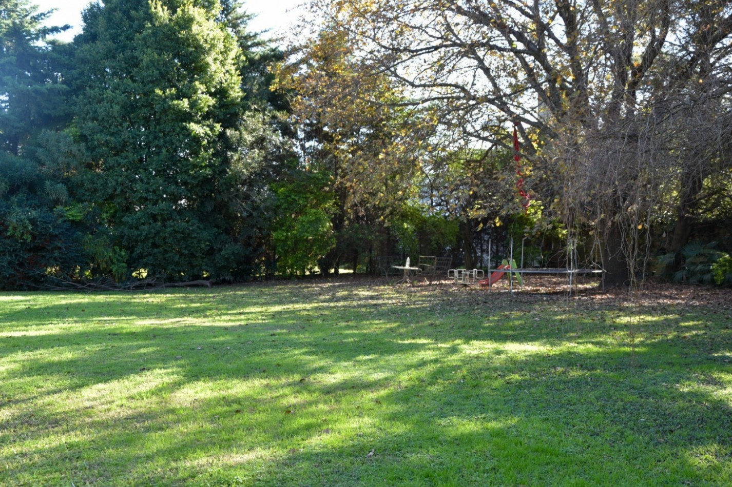 CASA DE DOS PLANTAS, PISCINA Y PARQUIZADO, SAUCE VIEJO