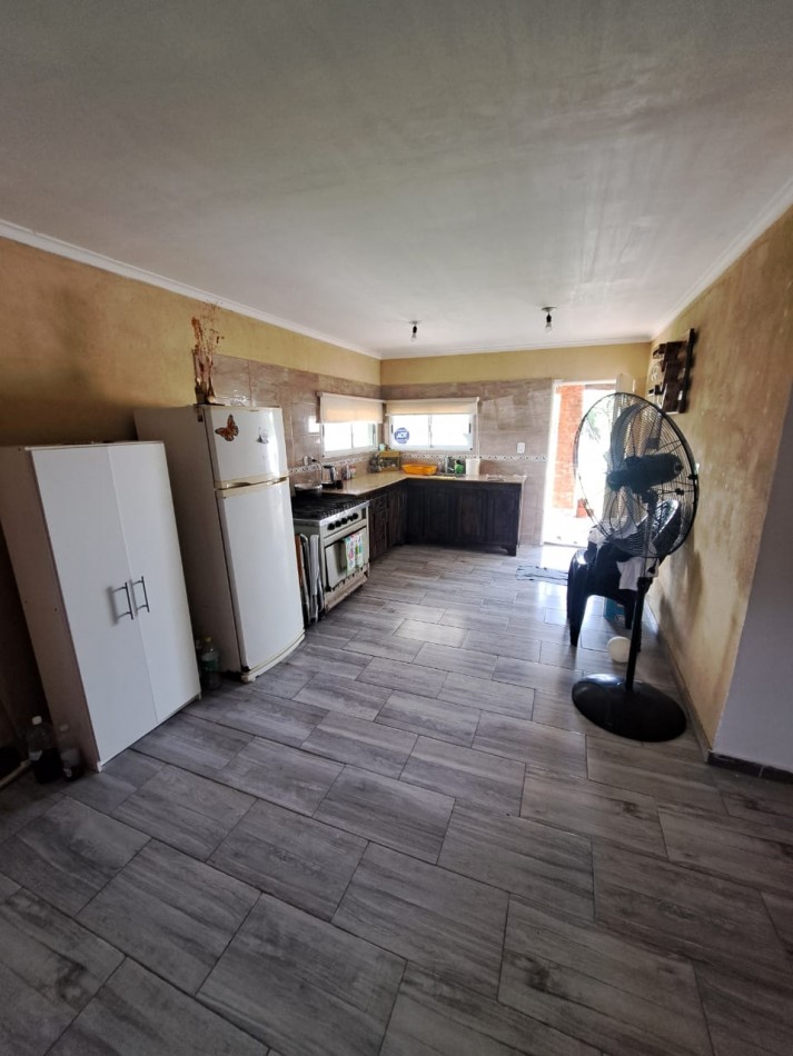 CASA DE 2 DORMITORIOS CON PILETA Y SOLARIUM EN DESVIO ARIJON