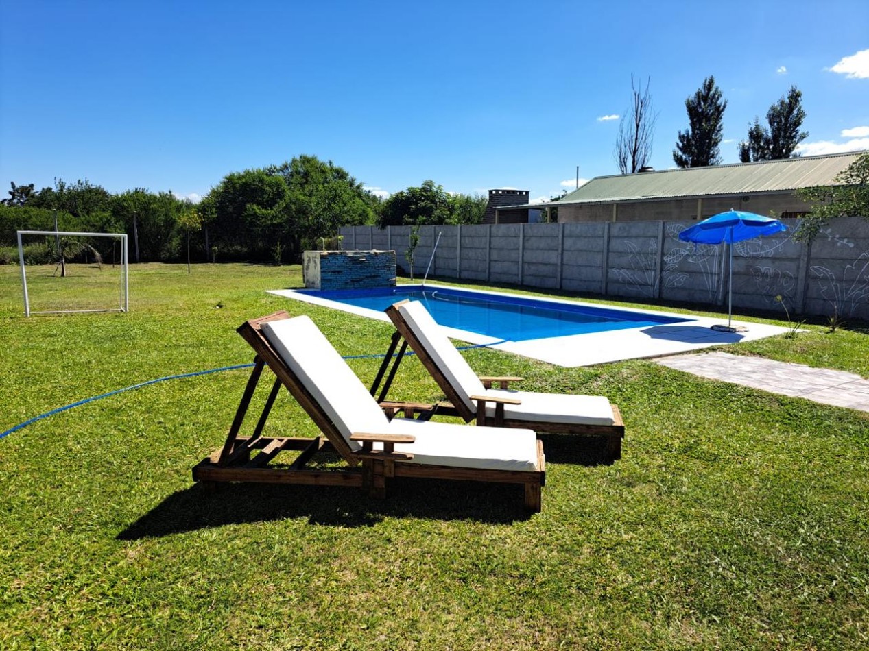 CASA DE 2 DORMITORIOS CON PILETA Y SOLARIUM EN DESVIO ARIJON