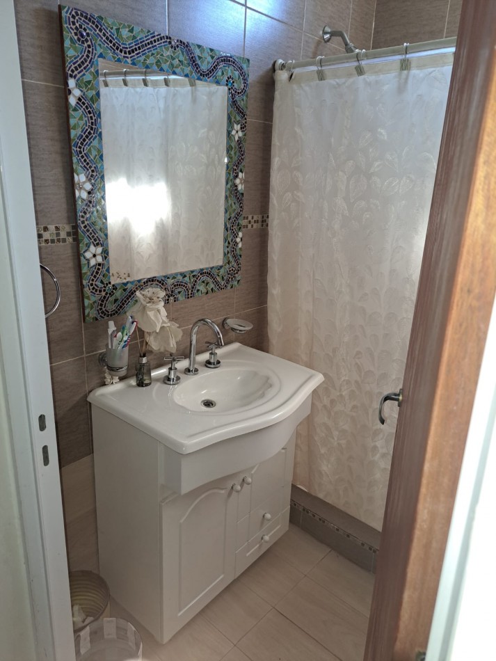 CASA DE 2 DORMITORIOS CON PILETA Y SOLARIUM EN DESVIO ARIJON