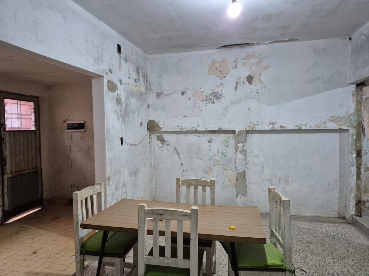 CASA DE 3 DORMITORIOS CERCA DE AVENIDA