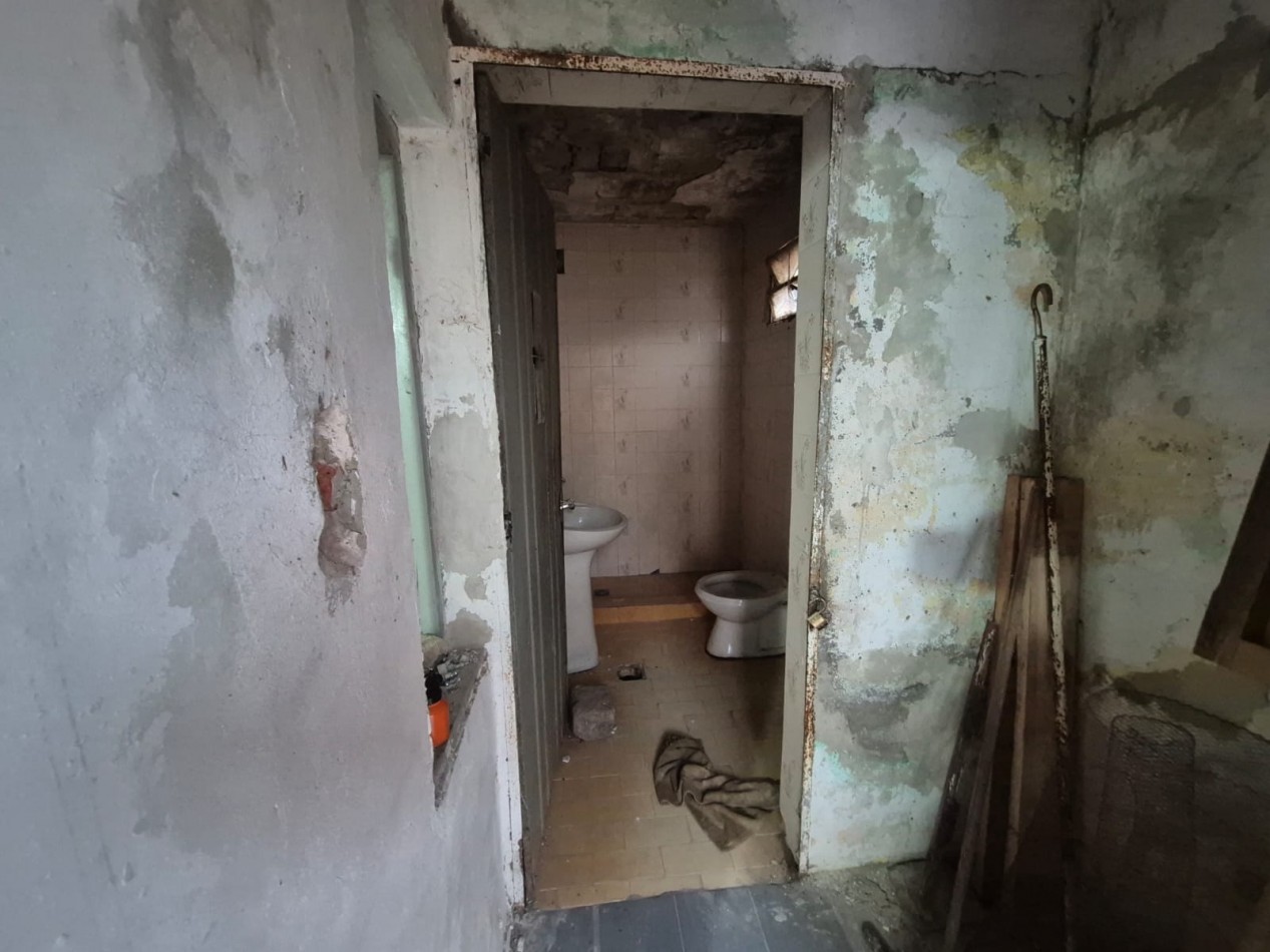 CASA DE 3 DORMITORIOS CERCA DE AVENIDA