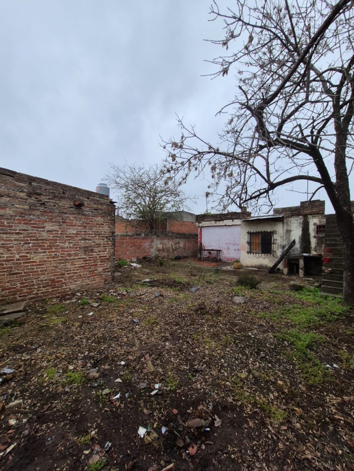 CASA DE 3 DORMITORIOS CERCA DE AVENIDA