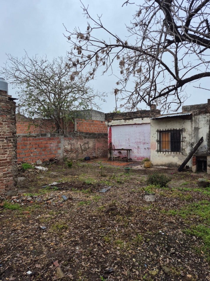 CASA DE 3 DORMITORIOS CERCA DE AVENIDA
